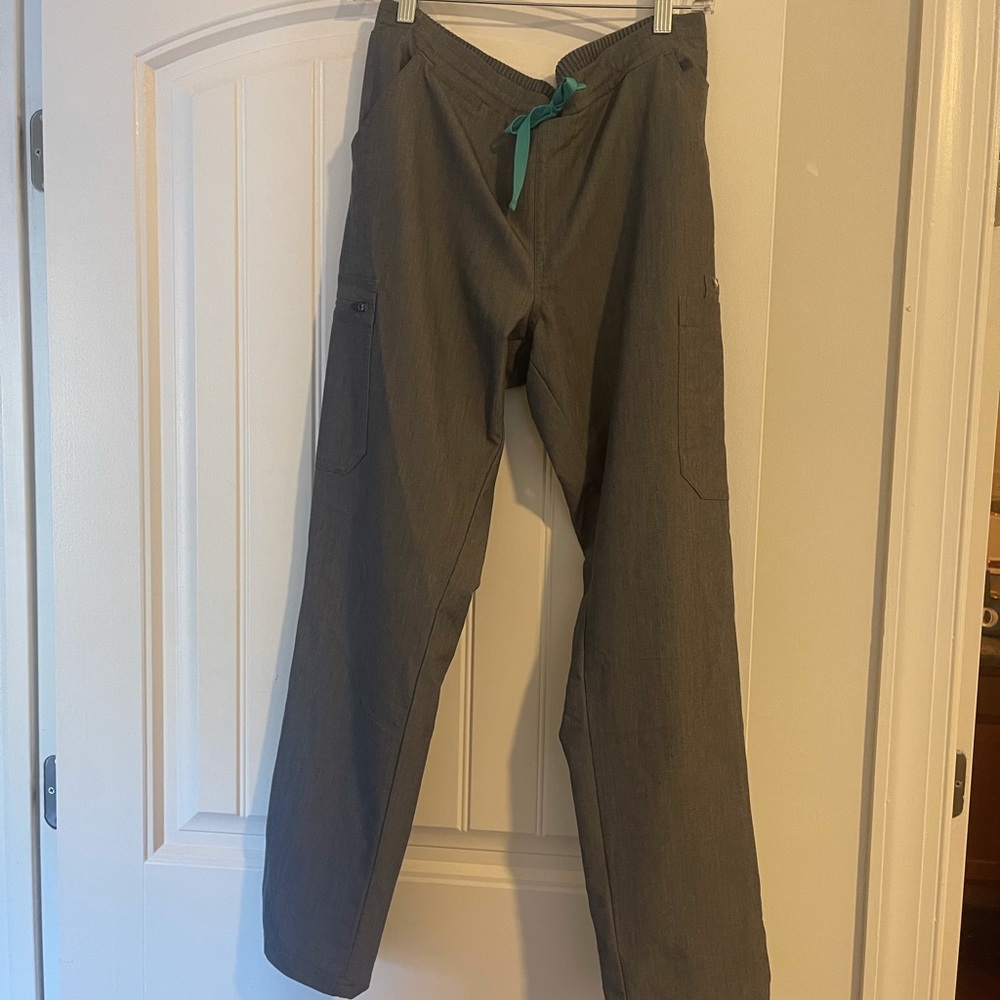 Figs Yola skinny scrub pant